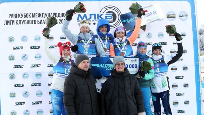 Анастасия Гришина (вторая справа) единственная из всех участниц масстарта на Кубке МЛКБ стреляла на ноль! Фото: Дмитрий Челяпин