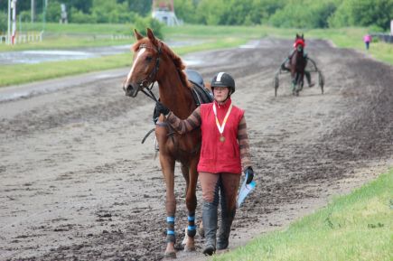 За медалями на лошадях