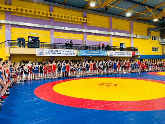 Алтайские борцы привезли девять медалей с Мемориала Ивана Селетникова 