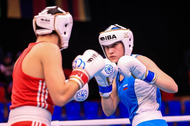 Анастасия Грибанова (справа) поборется за медали турнира. Фото: Федерация бокса России 