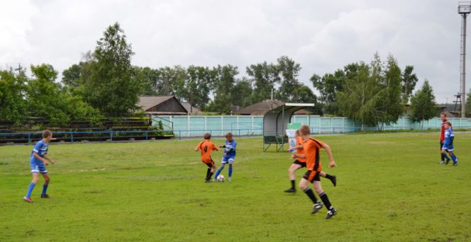 Юные футболисты из Рубцовска стали победителями краевого финала турнира «Кожаный мяч» в средней возрастной группе.