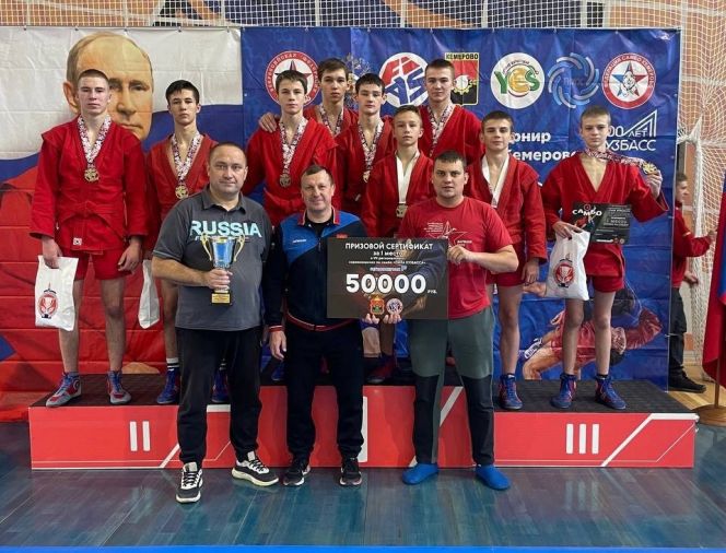 Алтайские самбисты привезли восемь медалей с межрегиональных соревнований «Сила Кузбасса»
