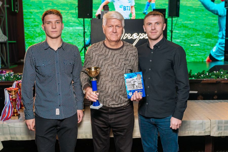 «Оперу» отдали юным футболистам. В Барнауле прошло награждение героев летнего сезона (фоторепортаж)