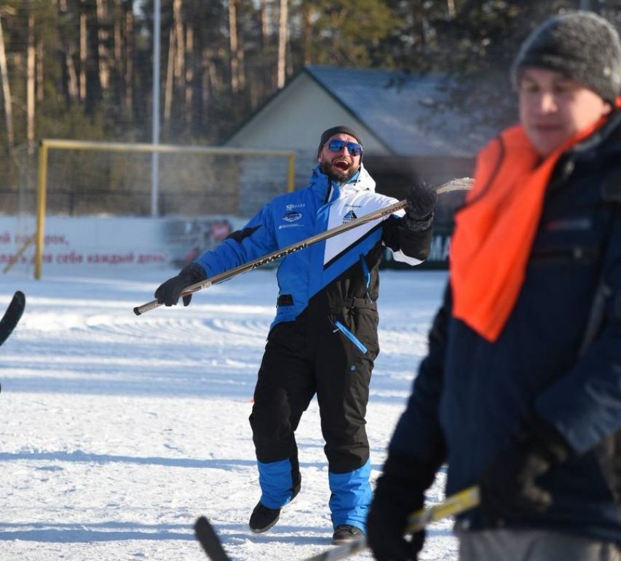 Будем играть - и точка! Мороз не помешал барнаульцам принять участие во Всероссийском марафоне дворового хоккея 