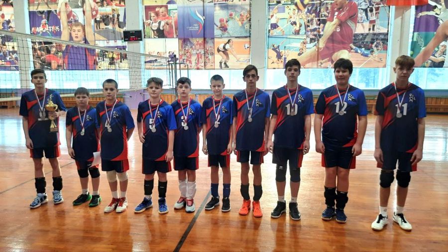 Команда бийской СШ №2 выиграла первенство Сибири среди девушек до 14 лет. У ребят из СШОР "Заря Алтая" серебро на аналогичном турнире