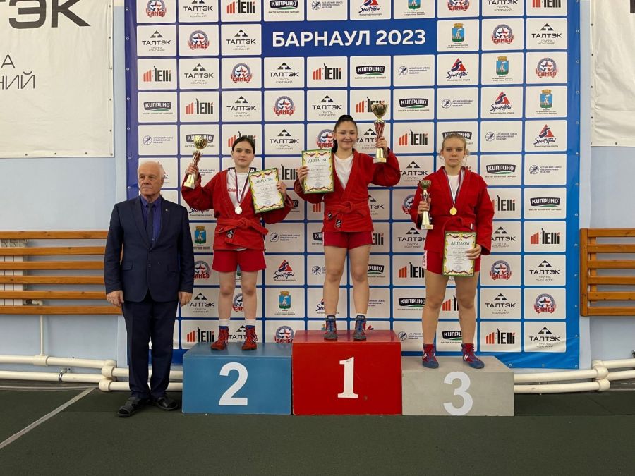 В Барнауле состоялся турнир по самбо XLIII спартакиады спортшкол региона среди юношей и девушек 14-15 лет