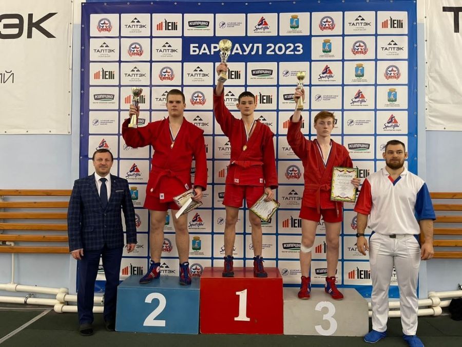 В Барнауле состоялся турнир по самбо XLIII спартакиады спортшкол региона среди юношей и девушек 14-15 лет