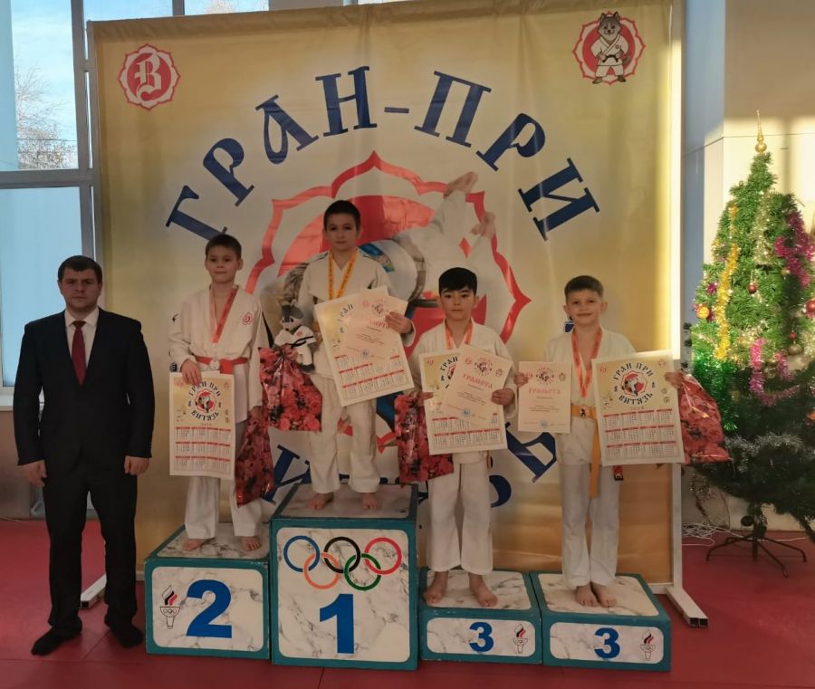 Призеры в весовой категории 29 кг. Фото: КСШОР
