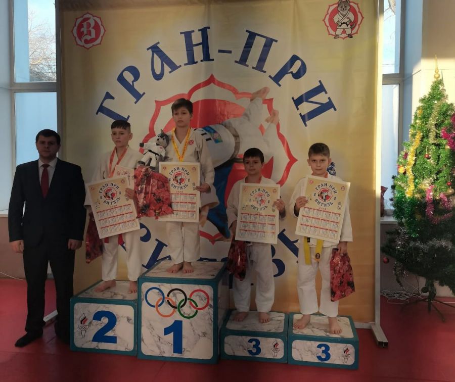 Призеры в весовой категории 34 кг. Фото: КСШОР