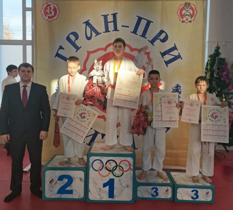 Призеры в весовой категории 38 кг. Фото: КСШОР