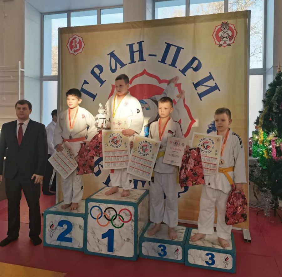 Призеры в весовой категории 46 кг. Фото: КСШОР