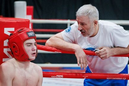 Тренер Альберт Мкртычев