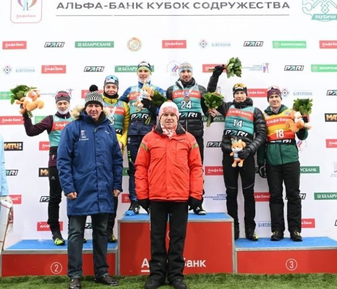 Даниил Серохвостов (слева) стал шестым в спринтерской гонке на 10 км в Раубичах