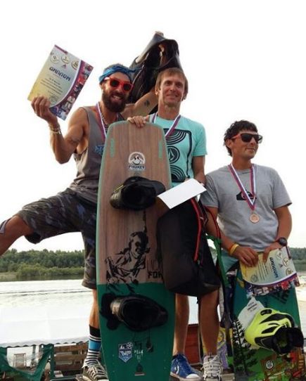 В Барнауле прошло открытое первенство Сибири и Дальнего Востока по кабельному вейкбордингу.