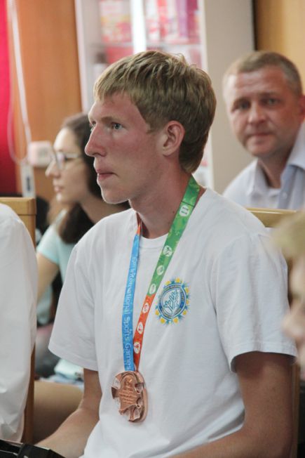 Заместитель губернатора Алтайского края Даниил Бессарабов встретился с победителями и призёрами VI Международных спортивных игр «Дети Азии» (фото).