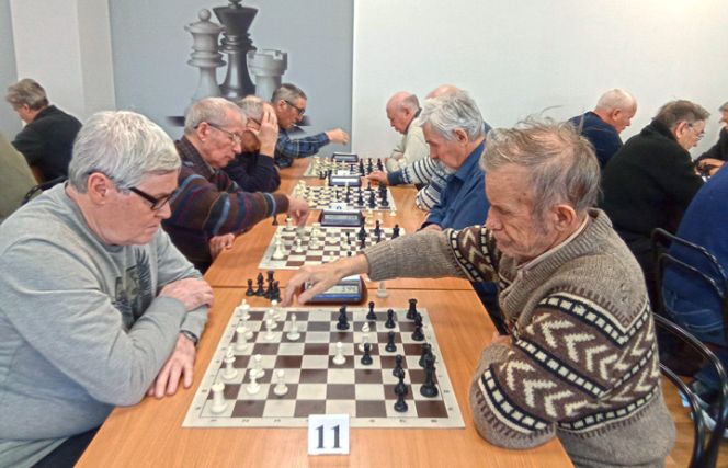 Ветераны разыграли «Рождественский кубок» по блицу