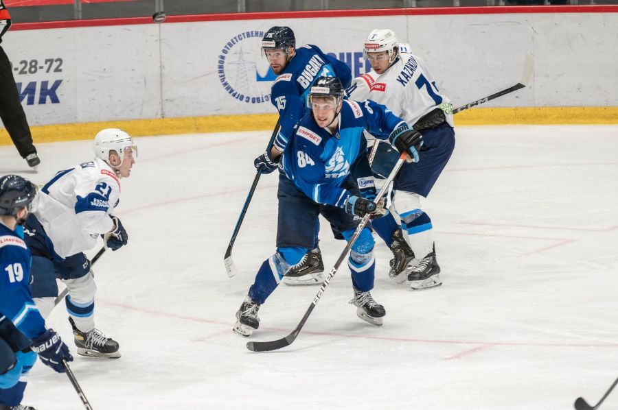 Игроки ХК «Динамо-Алтай» Никита Миллер, Иван Сапунов, Максим Неволин и Александр Когалев рассказали о планах на 2024 год, своих сильных сторонах и кумирах