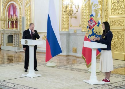 Исинбаева плакала, провожая олимпийцев