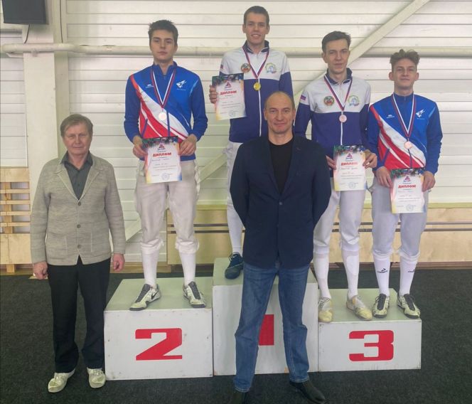 На пути в Орёл. Саблисты-юниоры разыграли медали краевого первенства 