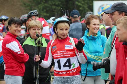 Четырёхкратный олимпийский чемпион Александр Тихонов посетил в Барнауле чемпионат России по летнему биатлону среди ветеранов (фото).