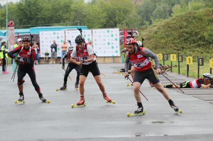 Четырёхкратный олимпийский чемпион Александр Тихонов посетил в Барнауле чемпионат России по летнему биатлону среди ветеранов (фото).