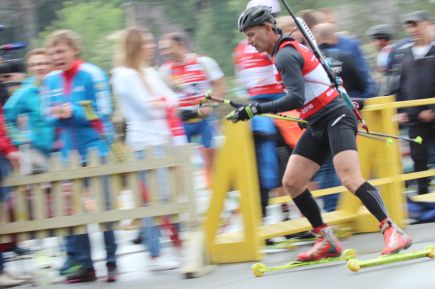 Четырёхкратный олимпийский чемпион Александр Тихонов посетил в Барнауле чемпионат России по летнему биатлону среди ветеранов (фото).