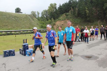 Четырёхкратный олимпийский чемпион Александр Тихонов посетил в Барнауле чемпионат России по летнему биатлону среди ветеранов (фото).