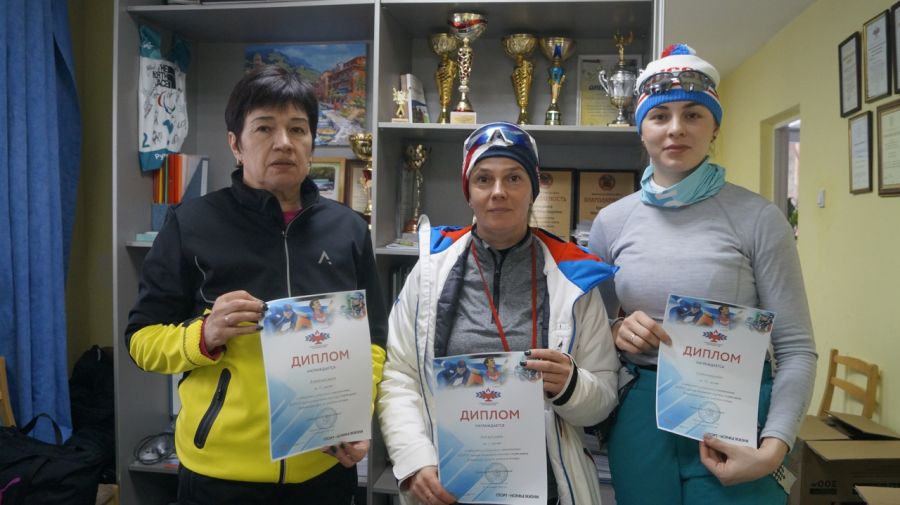 На фото: соревнования лыжников в Бийском районе