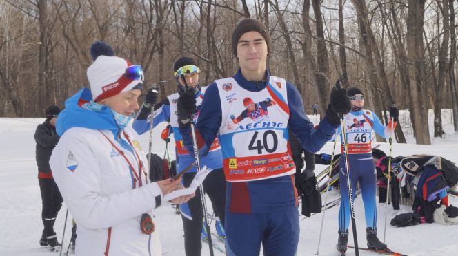 На фото: соревнования лыжников в Бийском районе