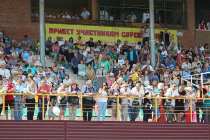 На барнаульском ипподроме прошли «Кубок губернатора Алтайского края» и фестиваль орловского рысака «Сибирь-2016» (фото).