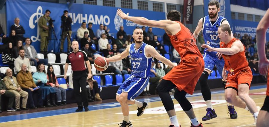 Фрагмент матча «Динамо» (Владивосток) – «Темп-СУМЗ» (Ревда). Фото: сайт РФБ