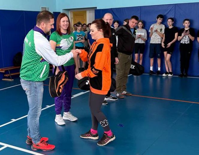 Три школы в Новоалтайске получили игровой инвентарь в рамках реализации проекта «Бадминтон в школу»