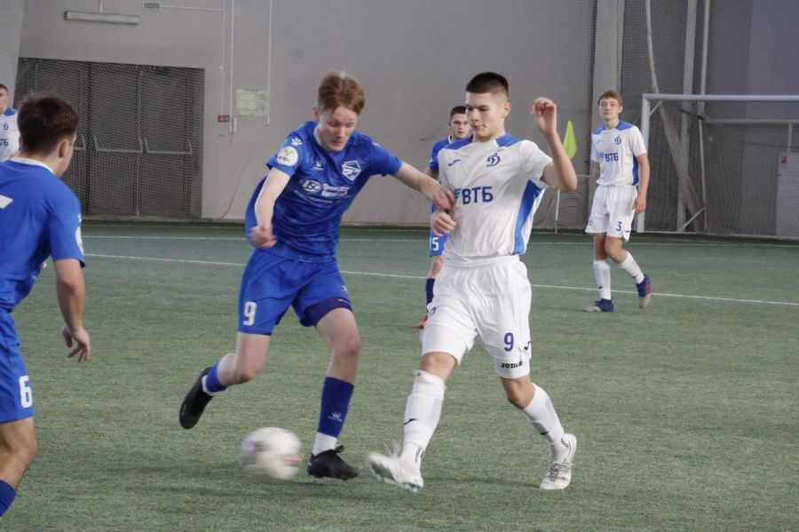 Фрагменты матча "Академия "Динамо" - "Новосибирск". Фото: Академия "Динамо" имени Л.И. Яшина в Барнауле