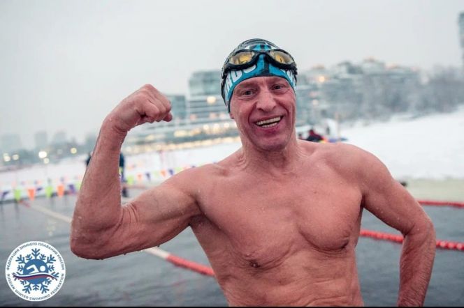 Алтайские моржи Александр Зеленецкий и Олег Чекушкин - победители III этапа Кубка Федерации зимнего плавания России в Москве