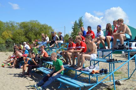 Победителем краевого чемпионата по пляжному футболу стал барнаульский "Локомотив".