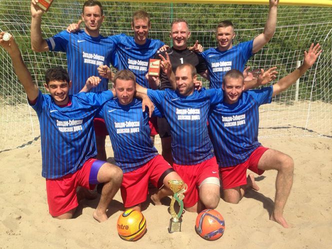 Победителем краевого чемпионата по пляжному футболу стал барнаульский "Локомотив".