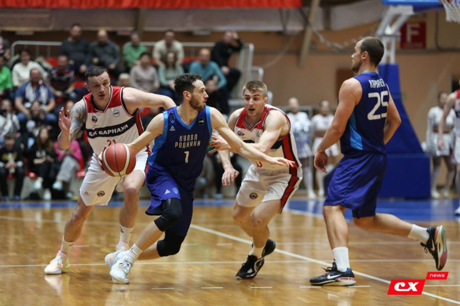 Фрагмент матча "Барнаул" - "Купол-Родники". Фото: Владимир  Мартынов/CX News