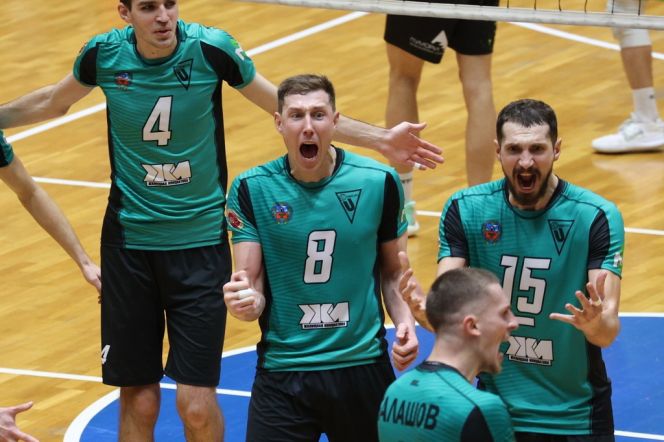 Взломали ювелирный салон. «Университет» на выезде обыграл екатеринбургский «Локомотив-Изумруд» и занял первое место в группе «Восток»