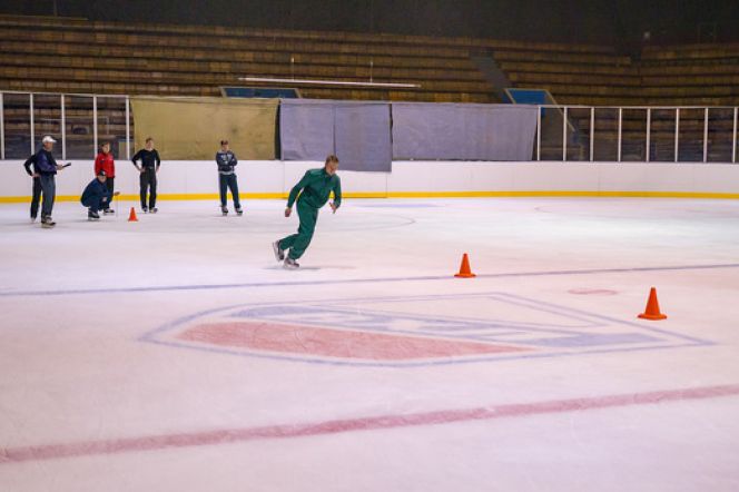 В барнаульском Дворце спорта прошел семинар для хоккейных судей.