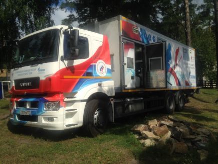 В Алтайском крае приступил к работе мобильный сервисный центр Олимпийского комитета России по подготовке спортивного инвентаря для горнолыжников и сноубордистов. 