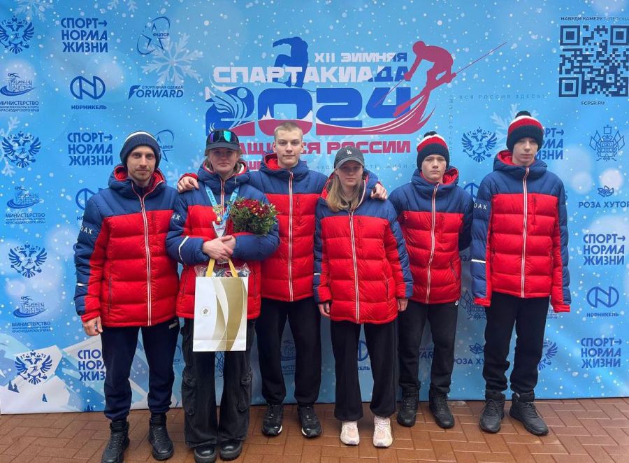 Делегация Алтайского края (слева направо): тренер Александр Каленкин, Мария Хавронова, Семён Яковлев, Виолетта Ландик, Дмитрий Рудаков, Роман Шермер