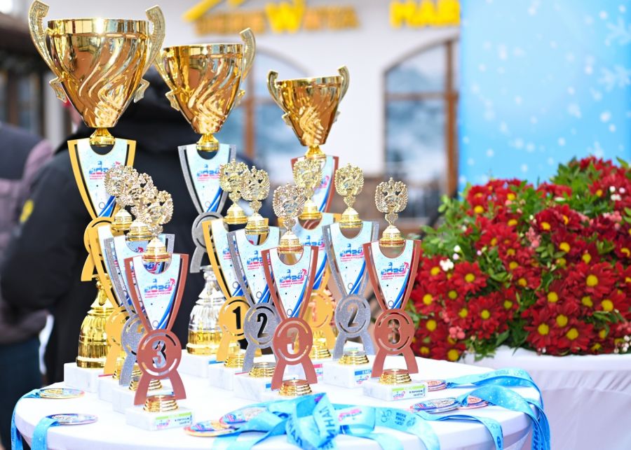 Награды Спартакиады. Фото: Федерация горнолыжного спорта России