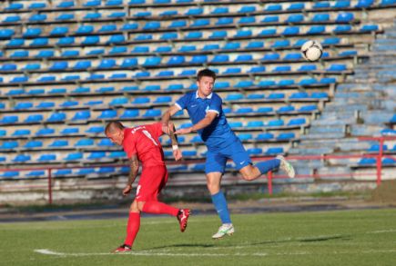 Барнаульское "Динамо" завершило борьбу в Кубке России, уступив на стадии 1/32 финала со счетом 0:3 красноярскому "Енисею" (фото).