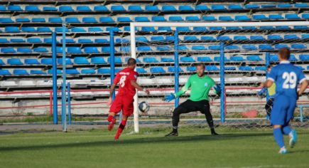 Барнаульское "Динамо" завершило борьбу в Кубке России, уступив на стадии 1/32 финала со счетом 0:3 красноярскому "Енисею" (фото).