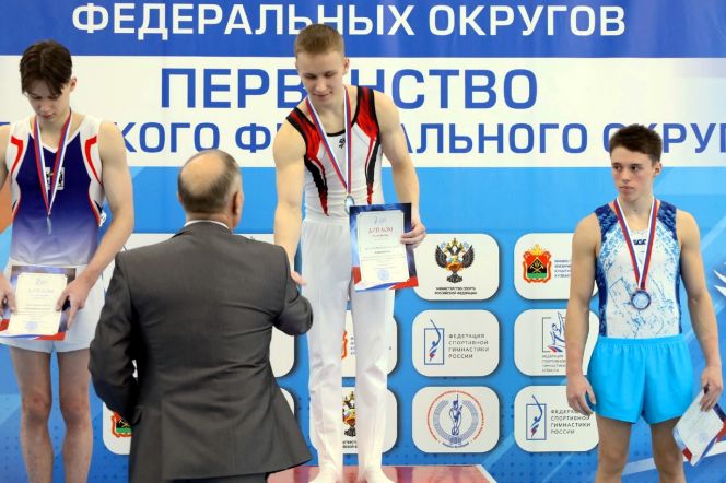 Максим Кохановский – абсолютный чемпион Сибири. Алтайские гимнасты завоевали 19 медалей на первенстве и чемпионате СФО и ДФО