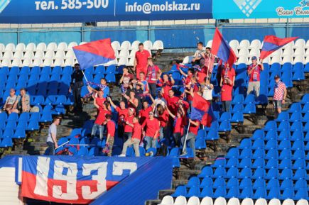 Барнаульское "Динамо" завершило борьбу в Кубке России, уступив на стадии 1/32 финала со счетом 0:3 красноярскому "Енисею" (фото).