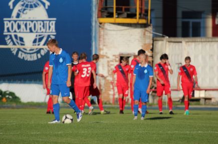 Барнаульское "Динамо" завершило борьбу в Кубке России, уступив на стадии 1/32 финала со счетом 0:3 красноярскому "Енисею" (фото).