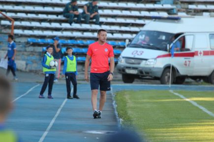 Барнаульское "Динамо" завершило борьбу в Кубке России, уступив на стадии 1/32 финала со счетом 0:3 красноярскому "Енисею" (фото).