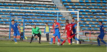 Барнаульское "Динамо" завершило борьбу в Кубке России, уступив на стадии 1/32 финала со счетом 0:3 красноярскому "Енисею" (фото).