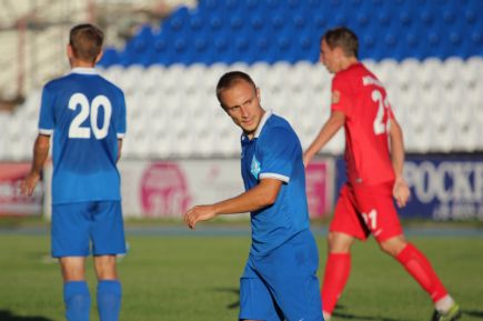 Барнаульское "Динамо" завершило борьбу в Кубке России, уступив на стадии 1/32 финала со счетом 0:3 красноярскому "Енисею" (фото).